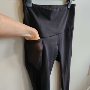 Lululemon High-rise 29" inseam Black Tights Leggings Sz 8, side pocket for phone
